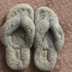 Fuzzy ugg flip flops